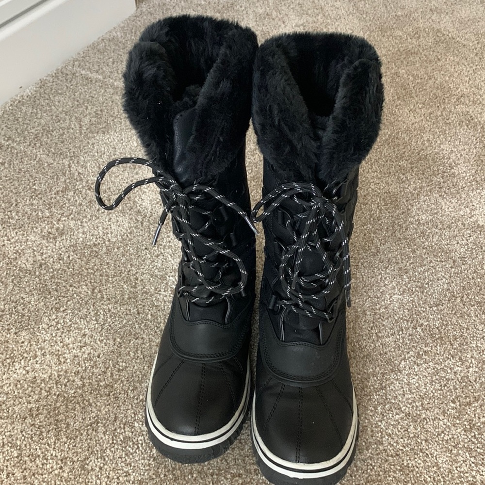 Used, slight scuffing around the toe, no box